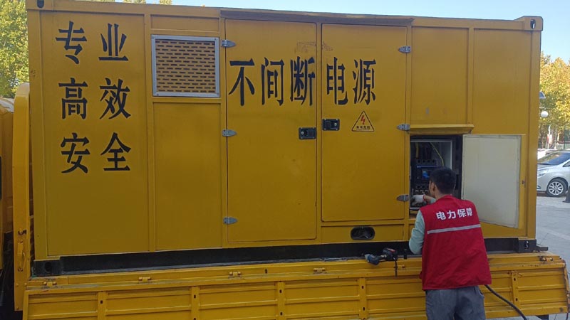 灌南柴油发电机组和UPS电源配合使用时，如何避免切换过程中的电力中断？